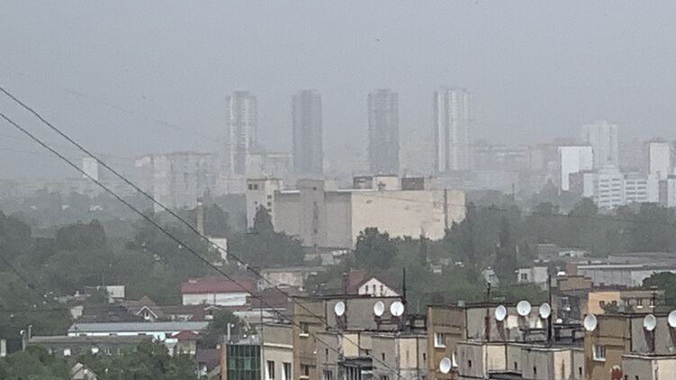 В Киеве жара и дымка в воздухе