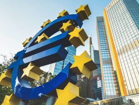 Политики, богачи и спекулянты. Почему в Украине растёт спрос на евро и падает интерес к доллару