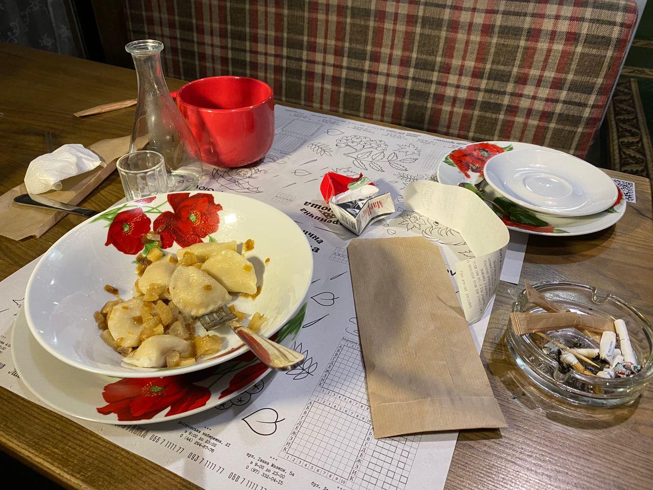 Брошенный кем-то ужин