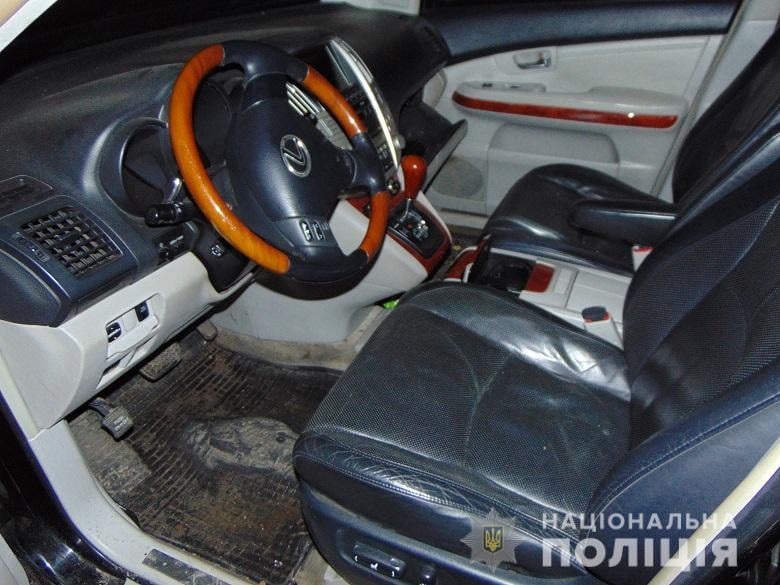 Пьяный работник киевского СТО покатался на чужом Lexus и врезался в столб. Ему грозит 12 лет тюрьмы. Фото: Нацполиция