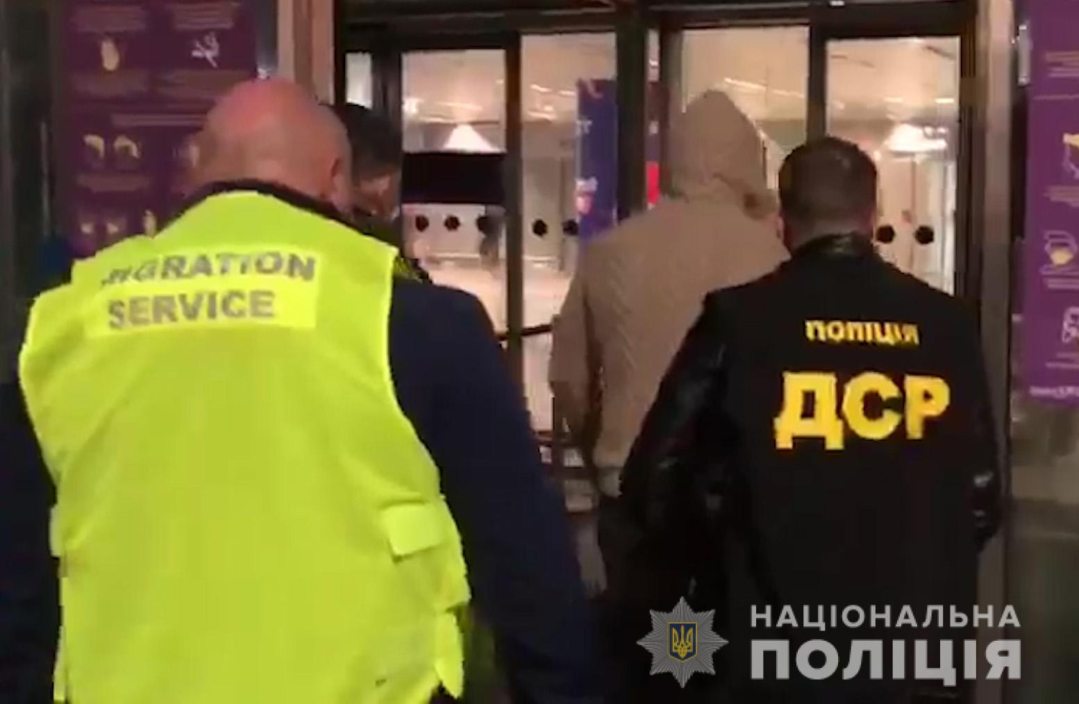 В Киеве полиция задержала российского криминального авторитета. Его уже выдворяли из страны 5 лет назад