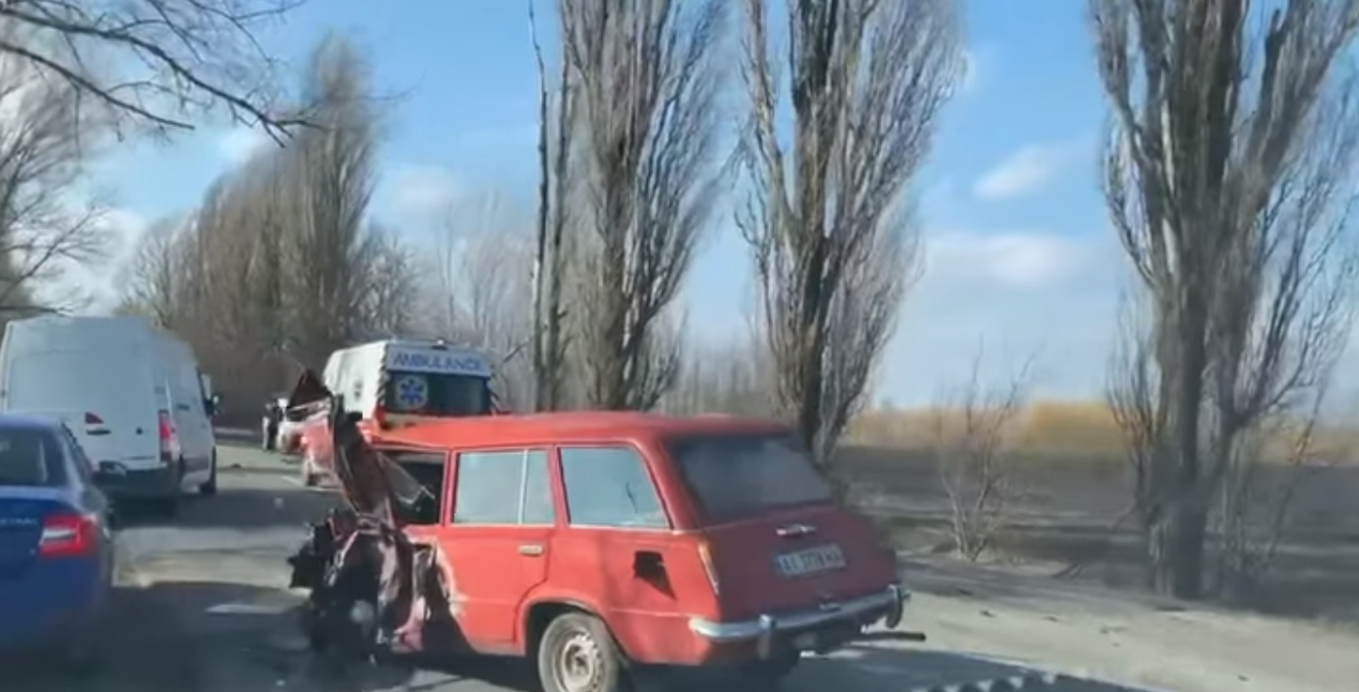 Под Киевом на дороге перевернулось авто. Фото: Facebook