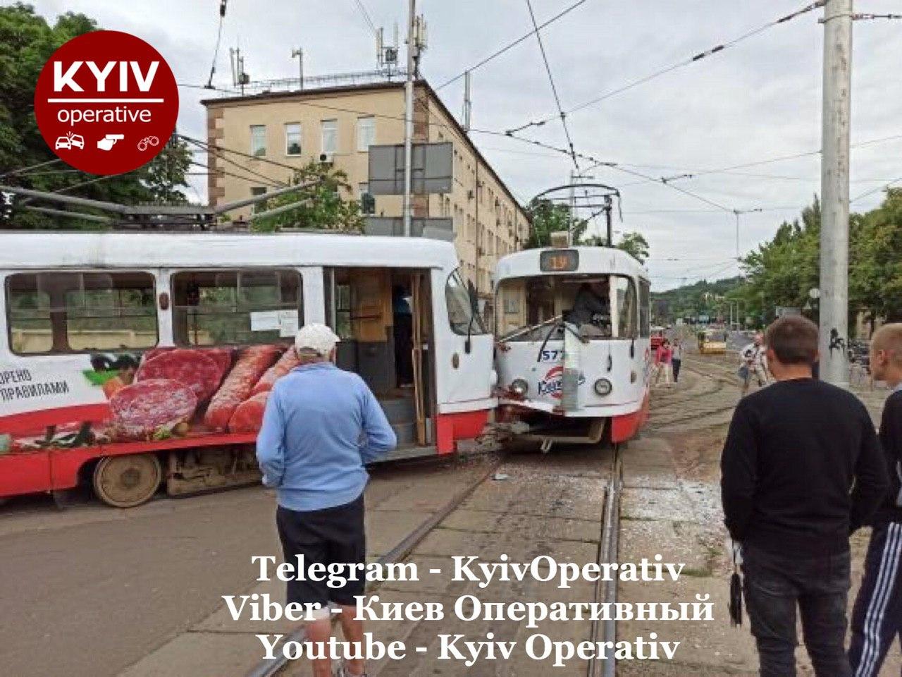13 июля в столице столкнулись два трамвая. Фото:Telegram/  "Киев оперативный"
