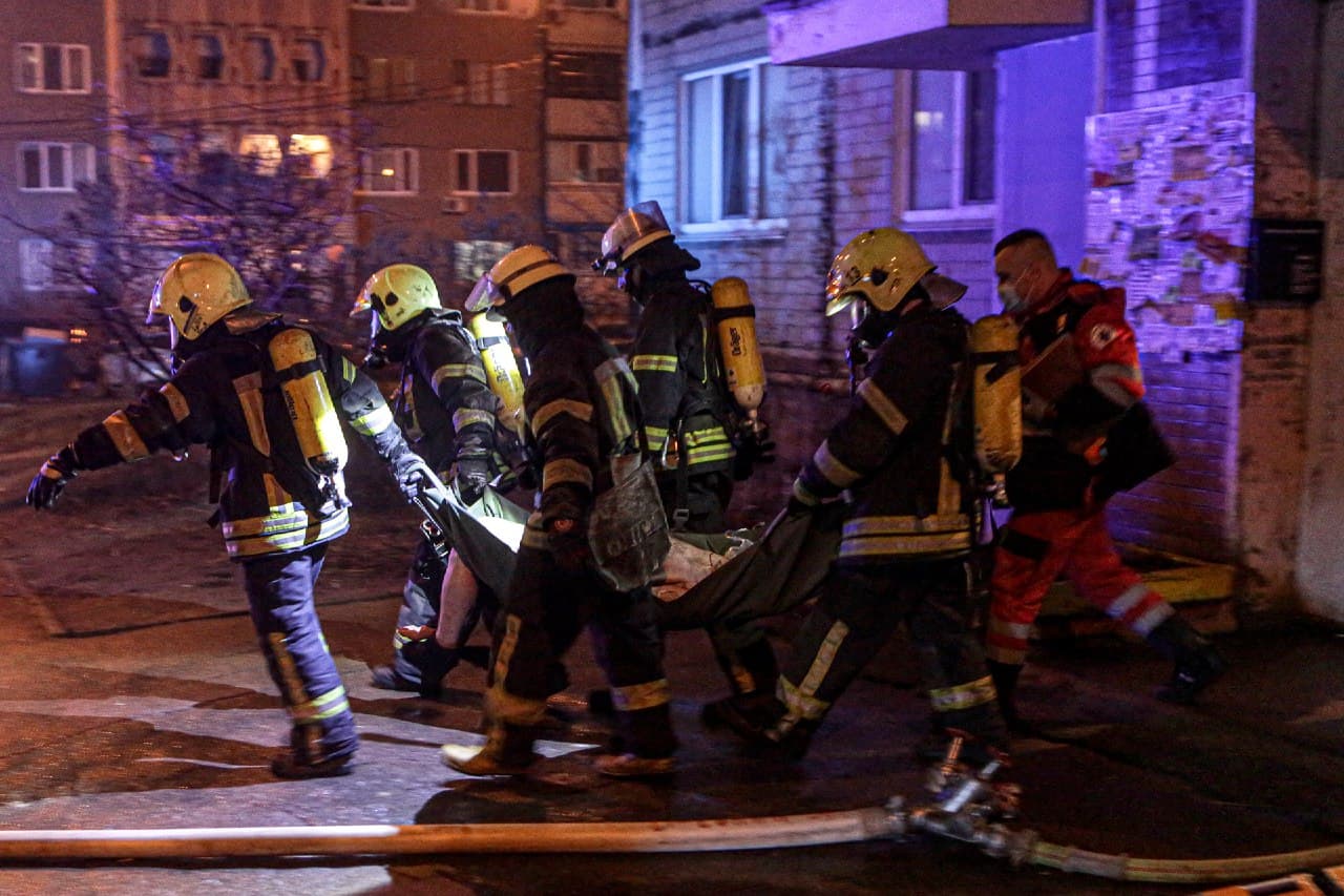 Пожар в Киеве. На улице Николая Закревского горела многоэтажка 30 декабря. Фото: ГСЧС