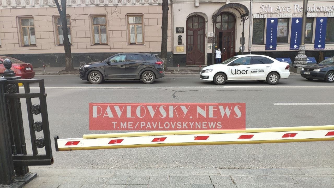 Кортеж Порошенко нарушает правила дорожного движения. Скриншот https://t.me/pavlovskynews