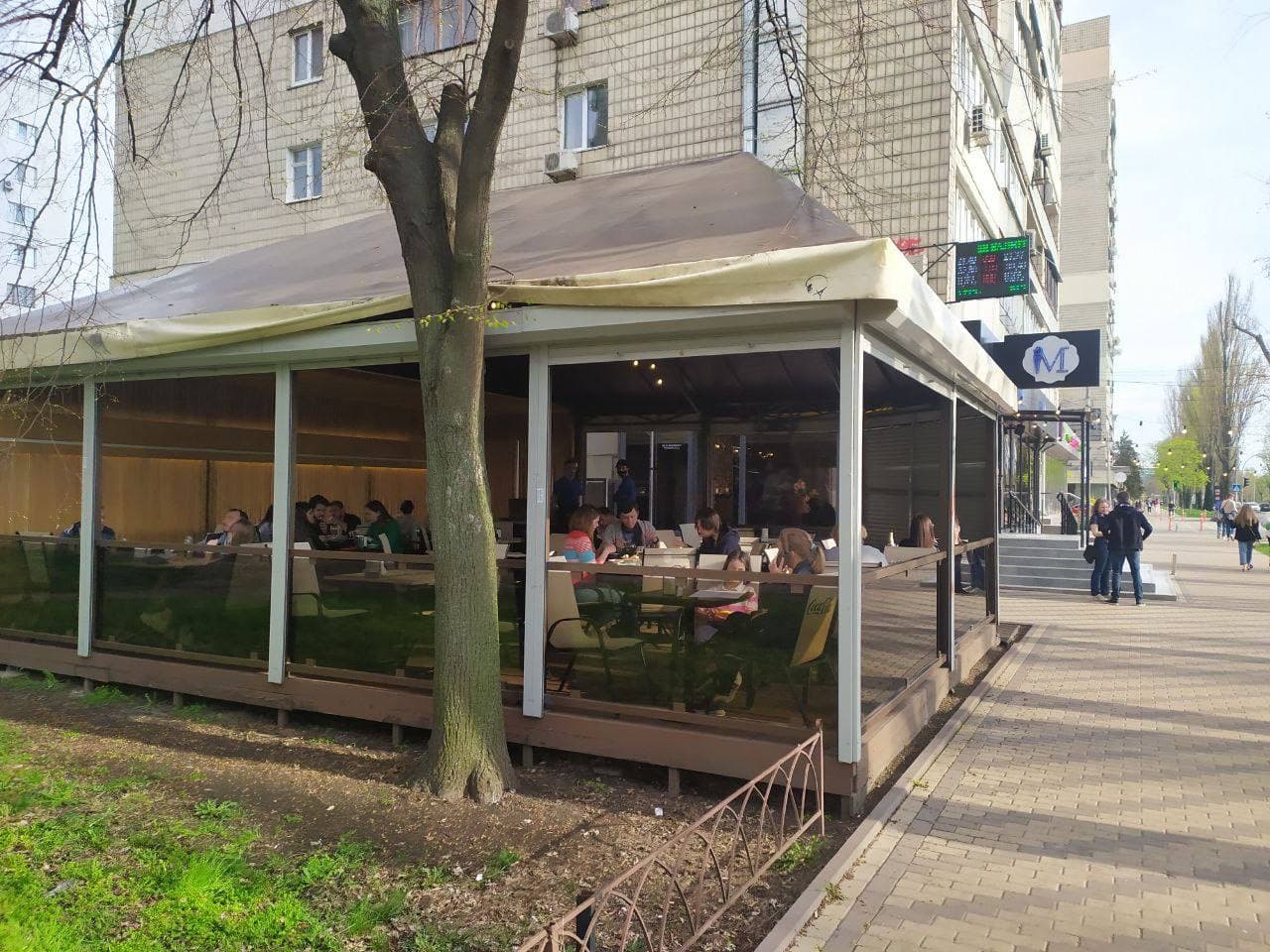 Рестораны Киева заполнены гостями в первый день отмены локдауна