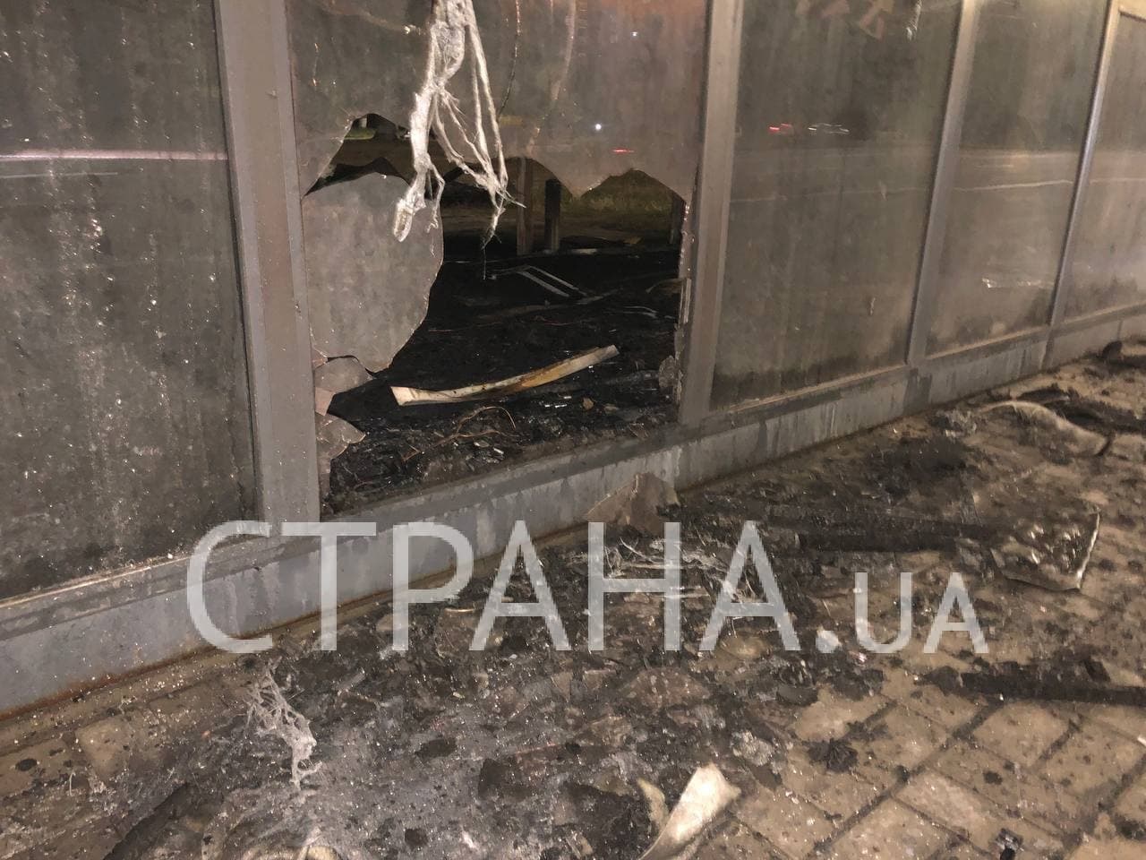 В Киеве сгорела остановка